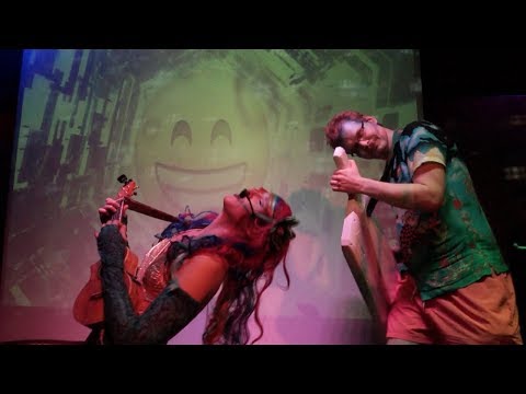 Alfred Ladylike & Surf Dancer - Weird Mood (live at Monster Ronson's)