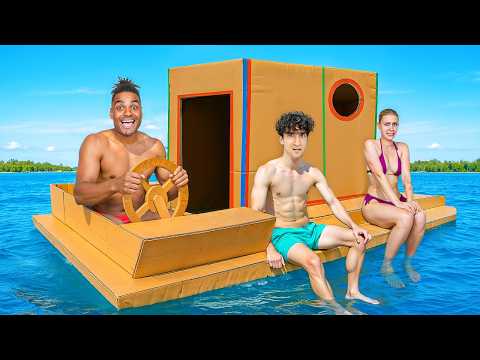 24h auf einem Pappe Boot überleben! 📦 (ft. Theresa & Alex)