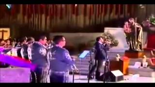 Gerardo Ortiz cantando a la Virgen de Guadalupe (2014)