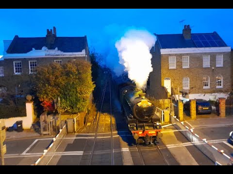61306 Mayflower steaming around the London Suburbs with final Santa Steam Express of 2021.