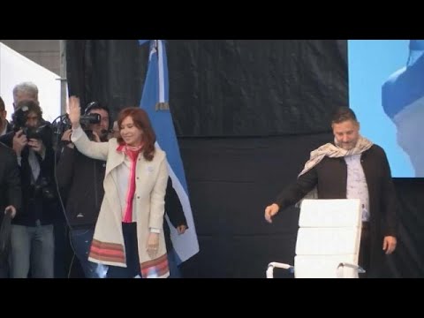 رئيسة الأرجنتين السابقة كريستينا فرنانديز تسعى للعودة إلى حلبة السياسة…