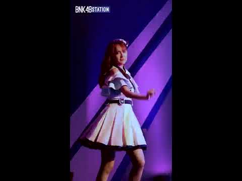 [Fancam] BNK48 - ออม Aom BNK48 Koisuru Fortune Cookie คุกกี้เสี่ยงทาย @ShellAdvanceDDay