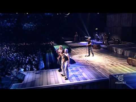 Videoclip de Favola (live 2010) — Eros Ramazzotti