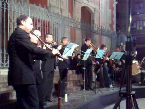 Ministriles en la Plaza del Salvador de Sevilla 2