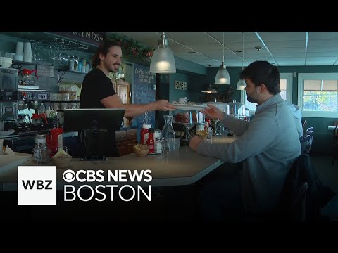 Lawmakers propose bill to increase minimum wage for tipped workers in Massachusetts