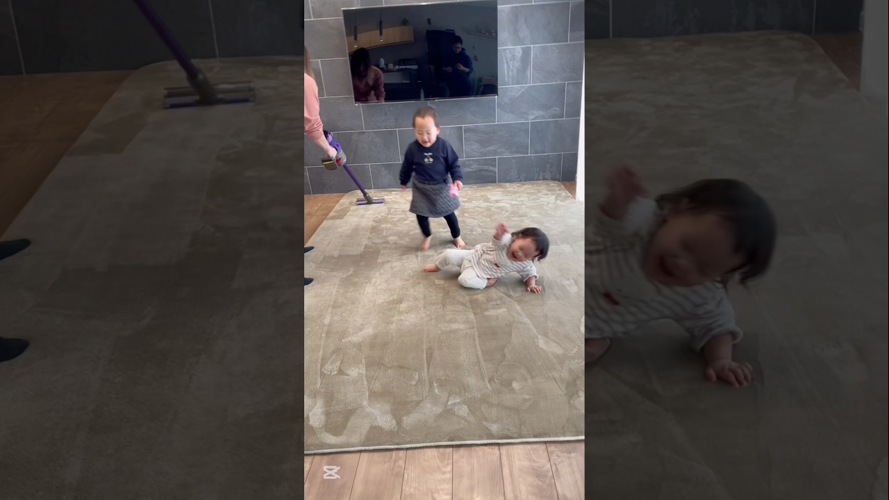 【1歳3歳】子供がいる我が家の掃除風景#shorts