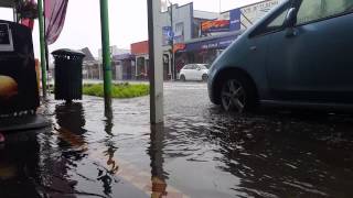 preview picture of video 'Wairarapa Rain - A Torrential Downpour on SH2 NZ'