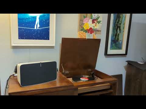 Pro-Ject X2 and The White Stripes Greatest Hits B side