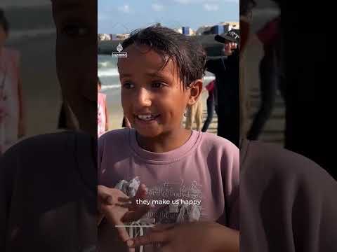 Hundreds of Palestinian children take part in swimming class on Gaza’s shore