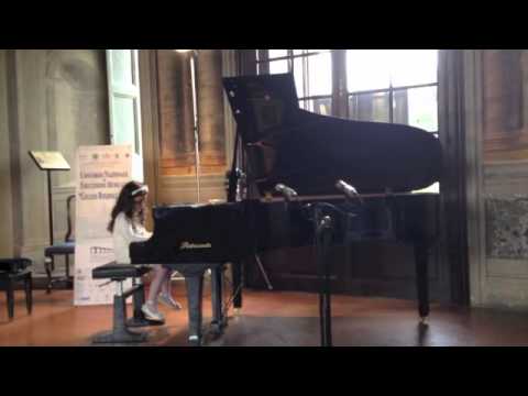 Giulia Passarini 5 anni, scuola di pianoforte Luana Menchini, vince il primo premio assoluto