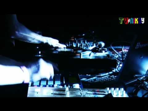 IDEAFATTE + DJ AKA - Zlín, Golem klub