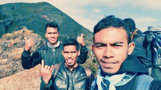 preview picture of video 'Mendaki Gunung Inerie #BajawaFlores'