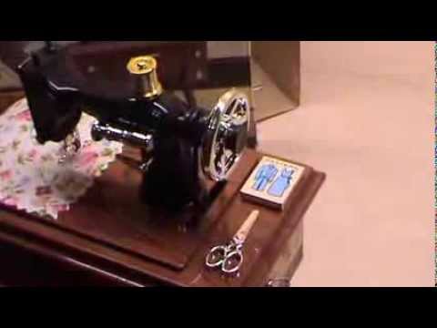 Vintage Mini Treadle Sewing Machine Design Mechanical Music Box Sartorius Model Musical Toy Desktop