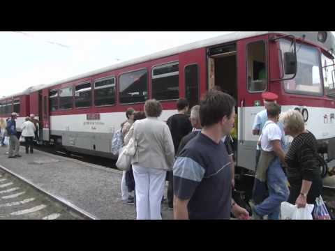 Vlak na trati Prievidza -- Nitrianske Pravno končí