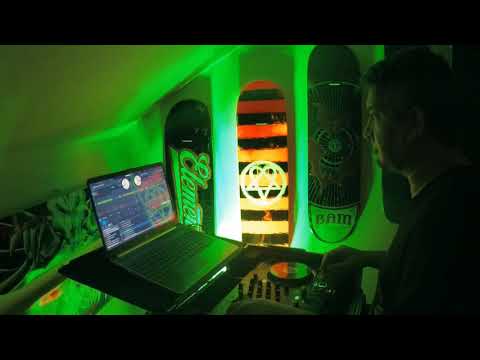 Mikey J - M.I.A. vs Lorde - Paper Planes vs Royals