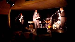 Henning stærk m/Band i Kragelund Forsamlingshus