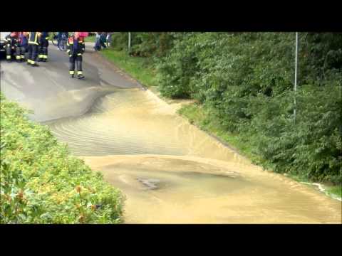 Waterleiding breekt in Emmen (Bargeres)