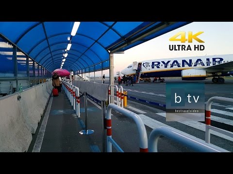 Boarding at Ciampino G. B. Pastime airport Rome: walk to the plane!