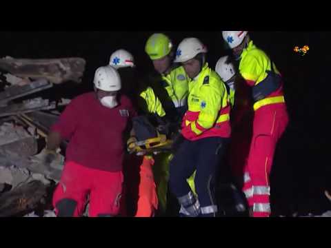 Kraftiga efterskalv försvårar räddningsarbetet i Italien