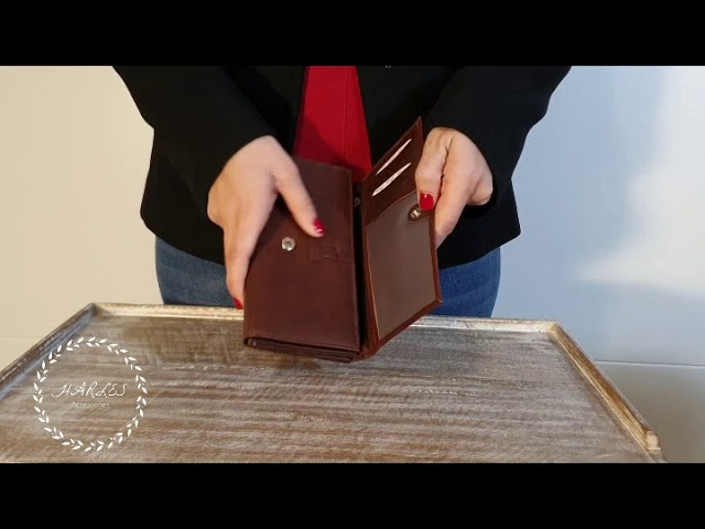 Vídeo relacionado con Nemesis Now Footprints - Cartera (10 cm), Color Negro