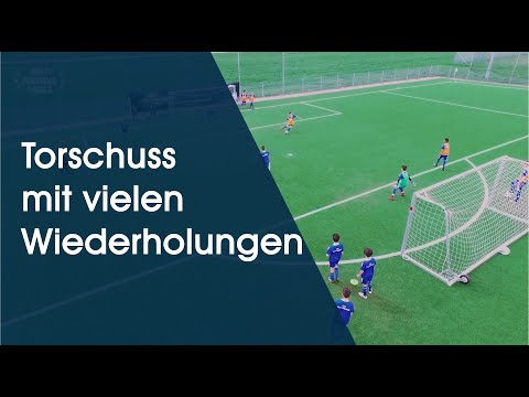 Torschuss mit vielen Wiederholungen - Fußballtraining am Deutschen Fußball Internat
