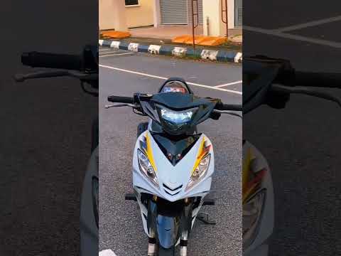 Jupiter MX old dengan sentuhan modifikasi simple ini bikin tampilan makin kece! 😍✨ Siapa yang mau coba?