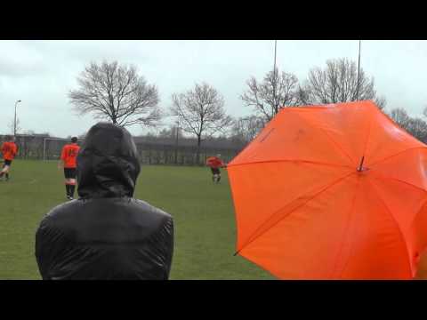 Opjestropdas.nl 20 feb 2016 Delta Sports 11 - VV De Meern 8 com 2-0 Erik en de stormparaplu
