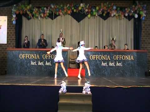 Doppeltanzmariechen Lea und Lara 2011