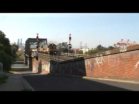 Australian Trains - NR class light engine movement