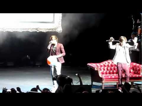 Niall's Rap - One Direction LA