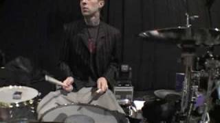 Download lagu Travis Barker Blink 182 Soundcheck 02 (Original) mp3
