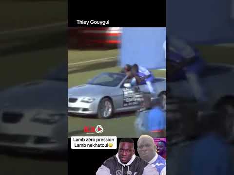 Gouygui conduit sa voiture en pleine stade demba diop