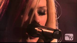 Avril Lavigne - Keep Holding On (live)