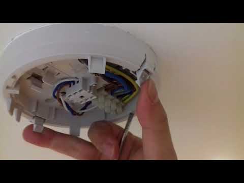 DETA Smoke Alarm: detaching and changing battery