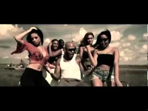 32 Tracks In One   Mega Mashup