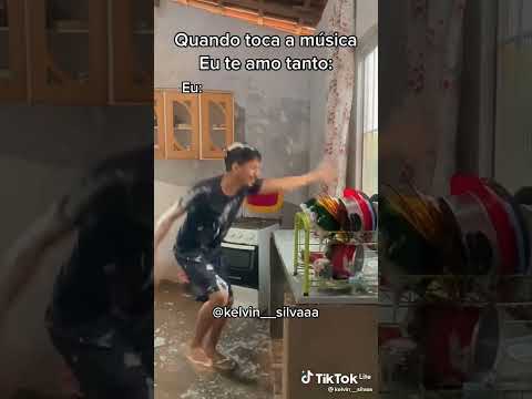 eu quando nao quero lavar louça mais toca misica:eu te amo tanto