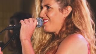Erin Smith - Honolulu (HiSessions.com Acoustic Live!)