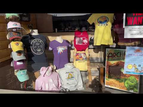 Uma curta caminhada pela rua principal do centro de Moab Utah