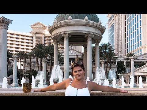 image-Does Caesars Palace have balcony rooms?
