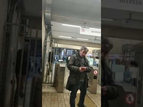 Aggressione, insulti e minacce  a Roma , squilibrato ai tornelli della fermata Lido Centro.......