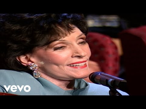 Bill & Gloria Gaither - Too Much to Gain to Lose [Live] ft. Dottie Rambo, The Martins