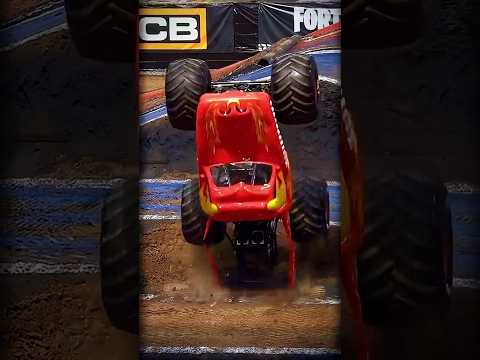 El Toro Loco 🐂 Monster truck 2025 | Monster jam stunts.