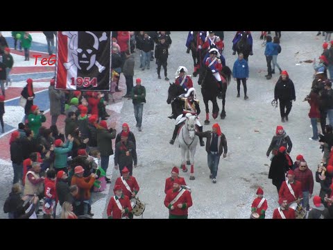 Corteo storico arriva in piazza - giovedì 16 febbraio - Carnevale Ivrea 2023