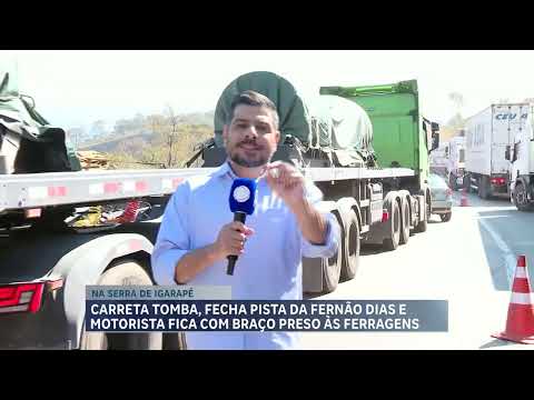 Carreta tomba em pista da Fernão Dias e motorista fica com braço preso as ferragens em Igarapé (MG)