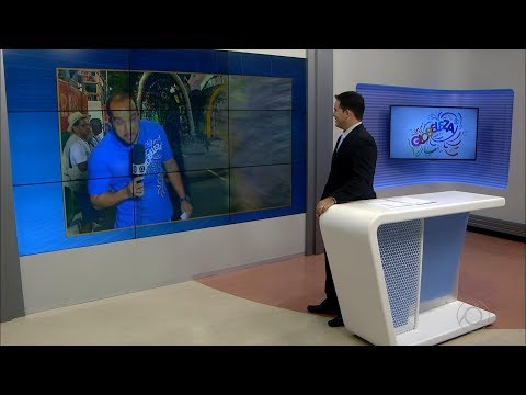 [HD] JPB2 - Repórter fica na frente de desfile e é atingido por alegoria - 10/02/2018