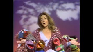 Sesame Street - Judy Collins &amp; AM Muppets &quot;A Song Without a Reason&quot;