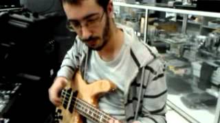 Video thumbnail for Just a Yamaha TRB 1004 bass guitar soundcheck by Pedro Sousa