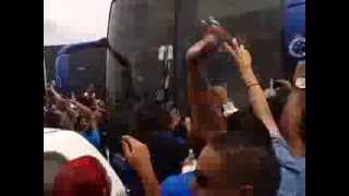 preview picture of video 'Invasão da Torcida no Cruzeiro na pista quando o ônibus passa em frente a Cidade Administrativa'