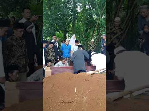 Pemakaman pak faqih chaeroni