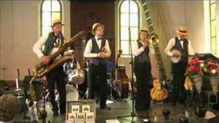 Dixieland Crackerjacks - Sweet Georgia Brown bass sax feature